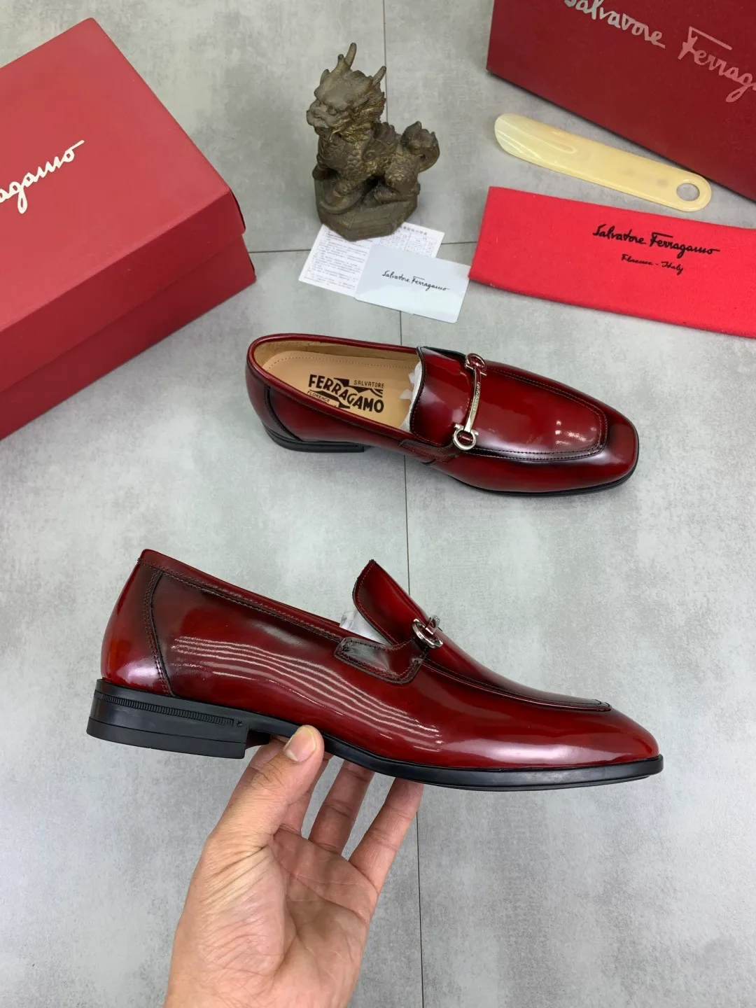 Men's Men's Shoes 💰P480💰[New Style] Water-dyed Niuli 🆘[Salvatore Ferragamo] Ferragamo's latest casual business leather shoes for men! Available at counters simultaneously! The fabric is made of specially imported original calfskin, the lining is made of imported water-dyed cowhide, and the original combination outsole is absolutely luxurious and leads the fashion trend. Matching code: 38-45; 4️⃣ colors available